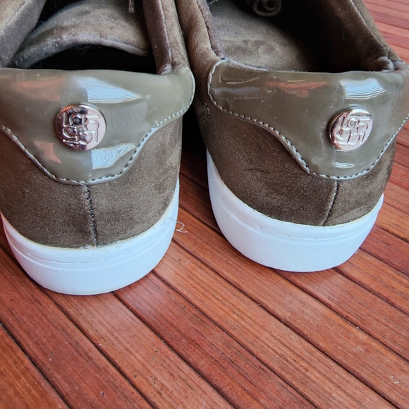 Like new Liz Claiborne swede sneakers 8.5 still have stickers on them! - Picture 7 of 10